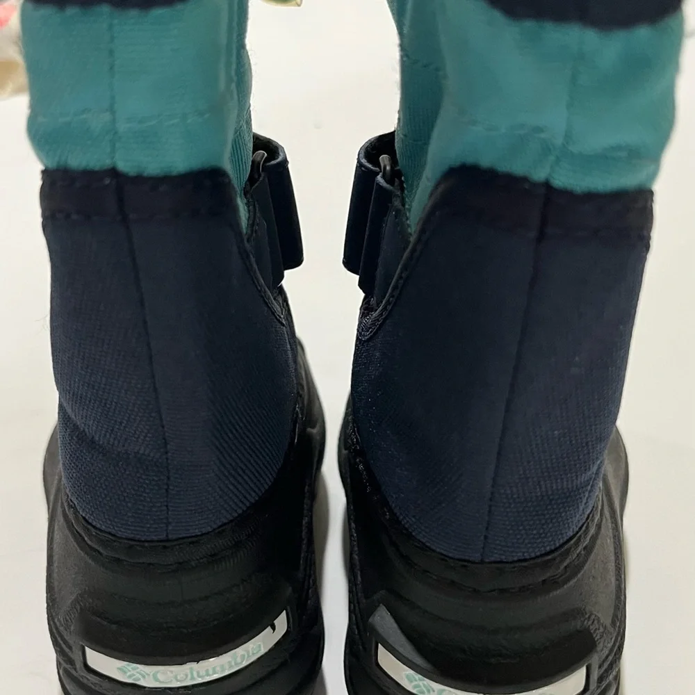 Columbia, baby snow insulated boots NWT. US 4